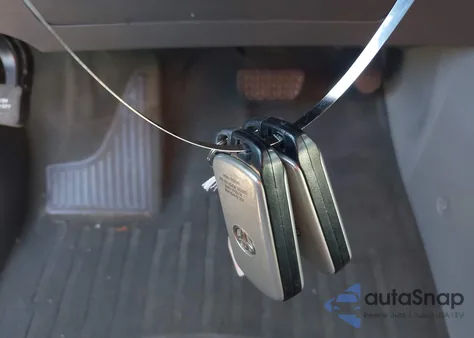 2015 Toyota Sienna Xle 8 Passenger z USA, uszkodzony, nr VIN 5TDYK3DC6FS625415